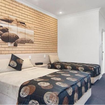 Warwick Settlers Inn Екстер'єр фото