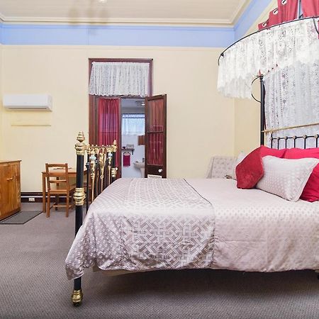 Warwick Settlers Inn Екстер'єр фото