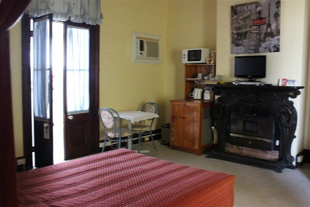 Warwick Settlers Inn Екстер'єр фото