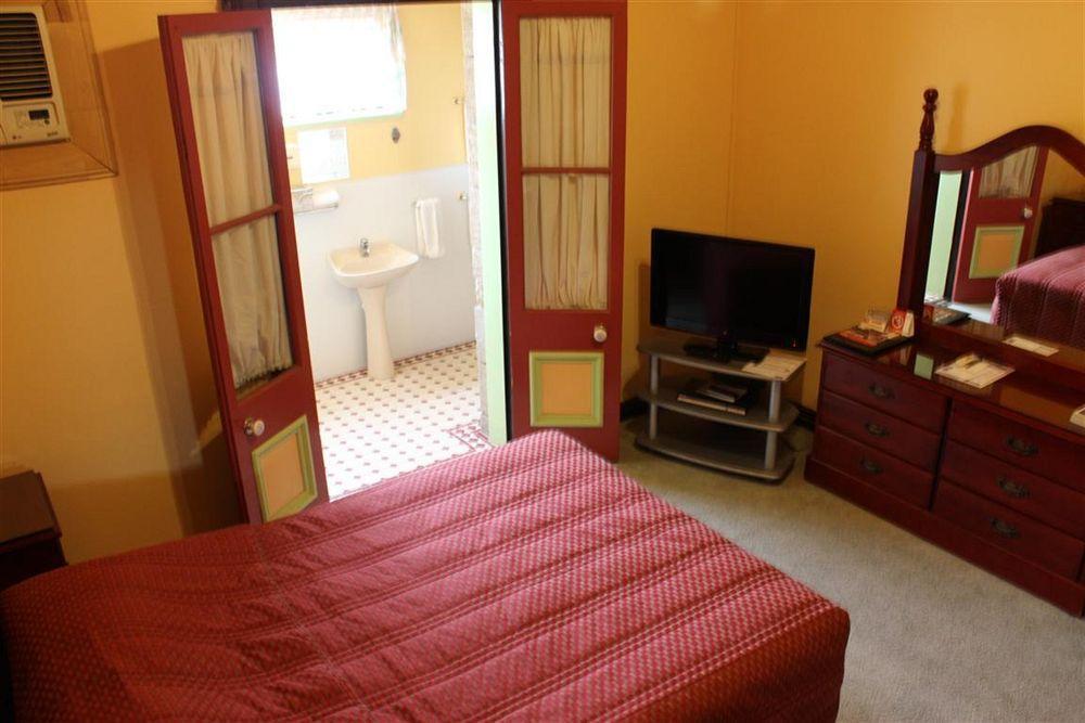 Warwick Settlers Inn Екстер'єр фото