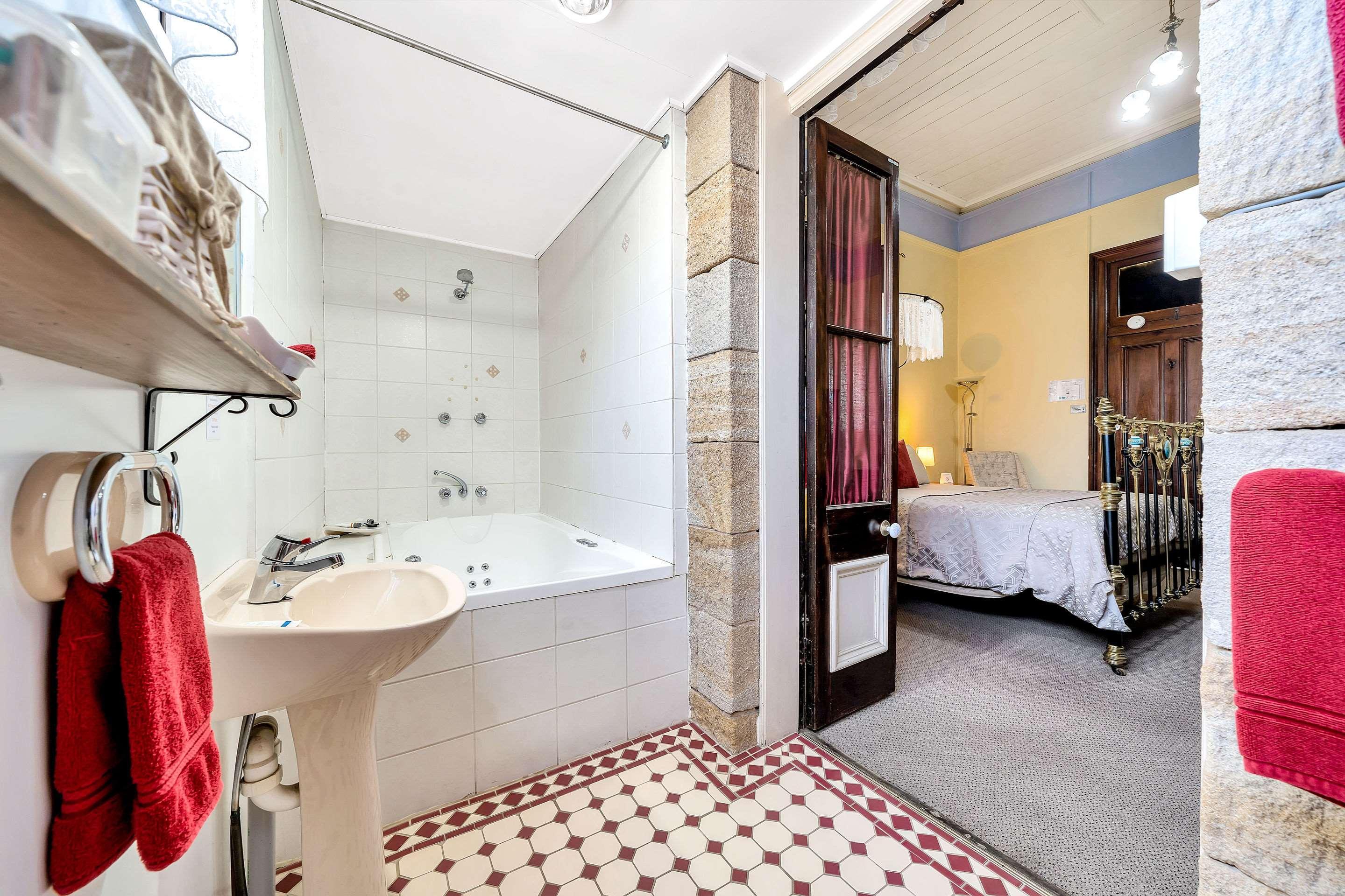 Warwick Settlers Inn Екстер'єр фото