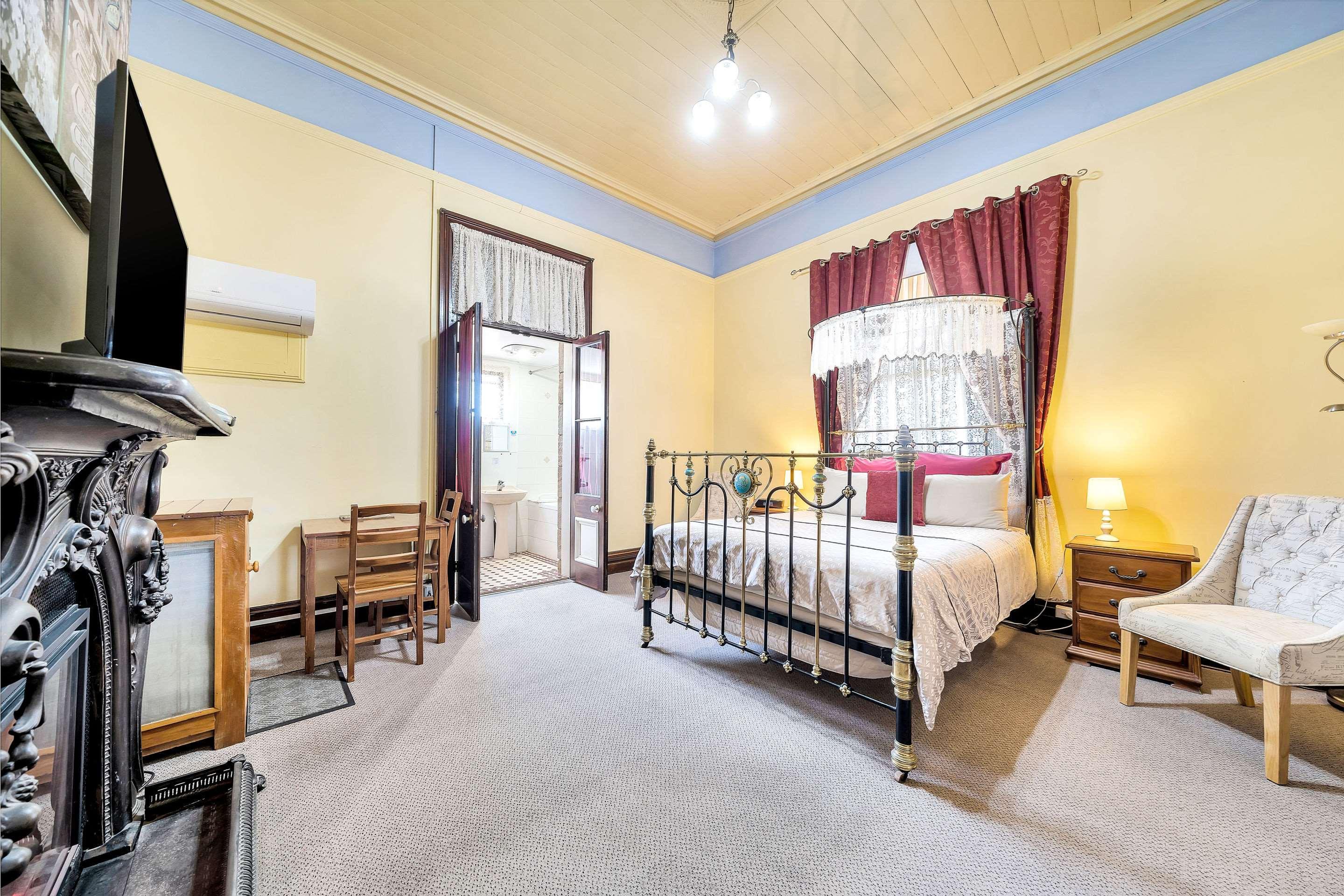 Warwick Settlers Inn Екстер'єр фото