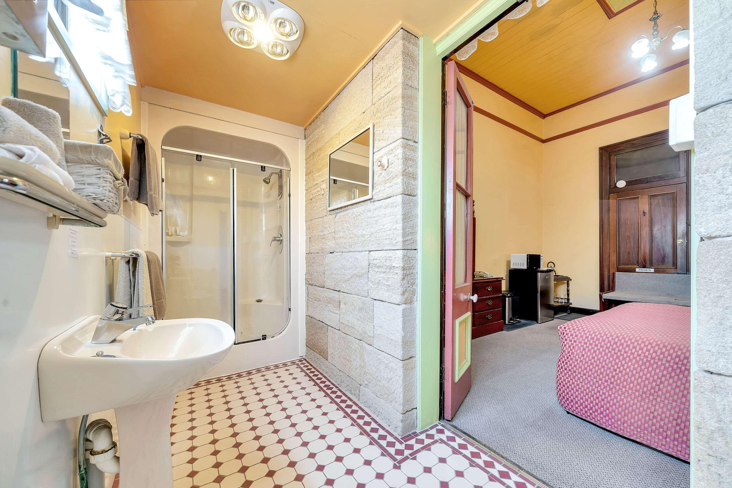 Warwick Settlers Inn Екстер'єр фото