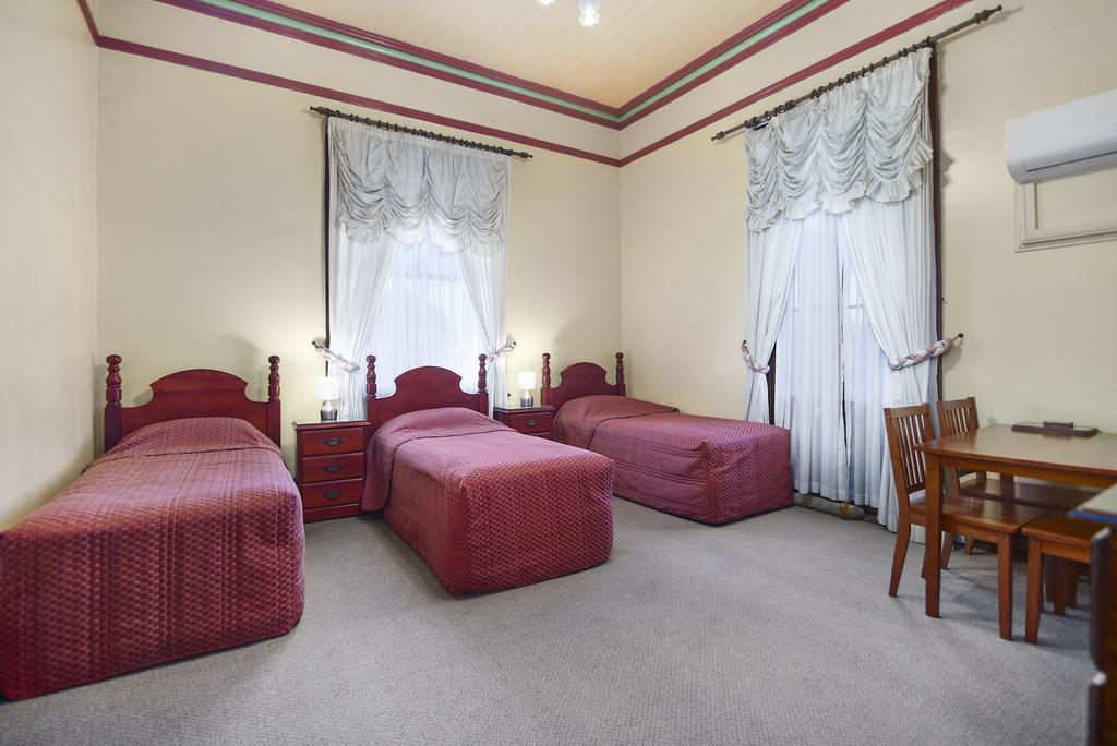 Warwick Settlers Inn Екстер'єр фото