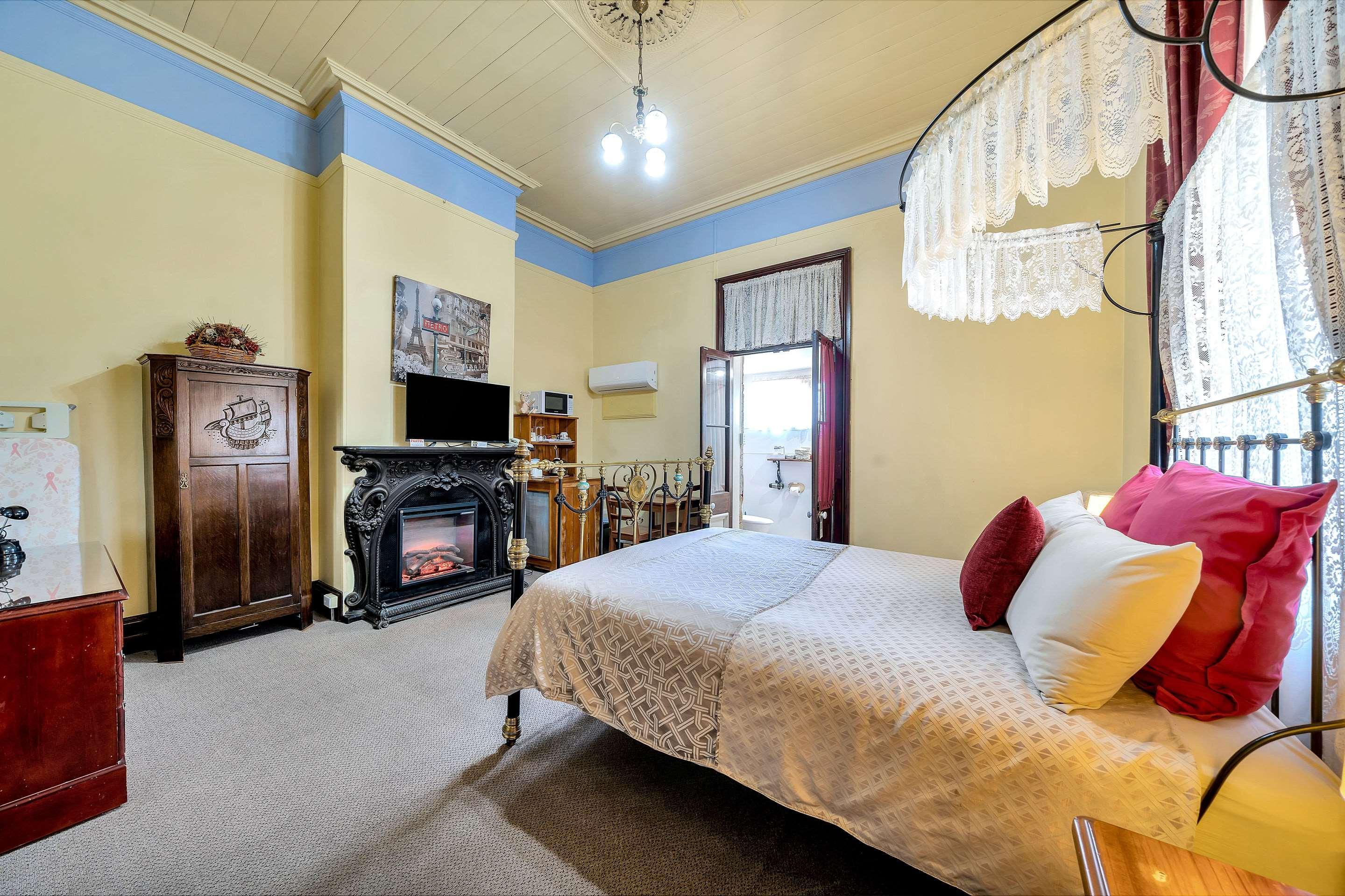 Warwick Settlers Inn Екстер'єр фото