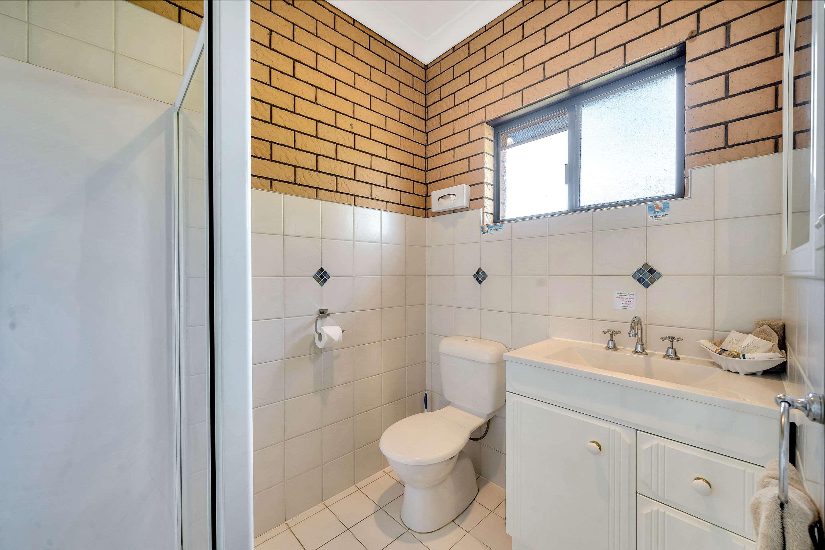 Warwick Settlers Inn Екстер'єр фото