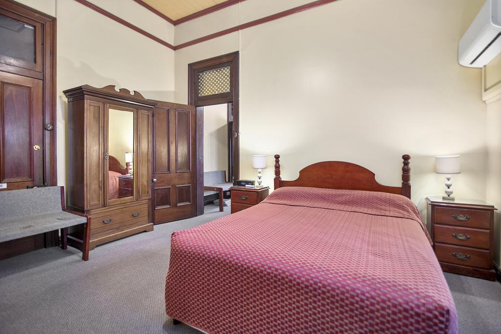 Warwick Settlers Inn Екстер'єр фото