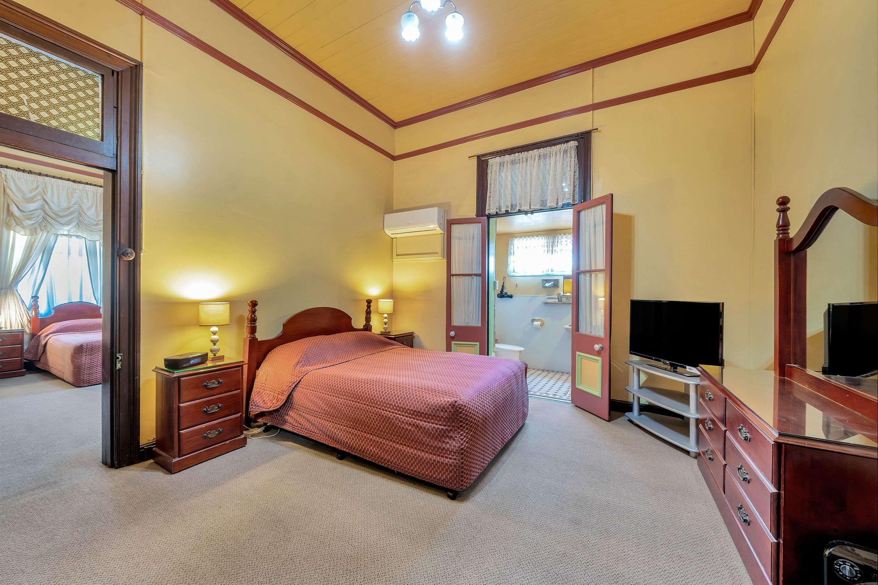 Warwick Settlers Inn Екстер'єр фото