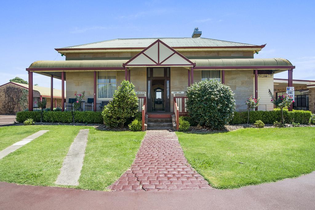 Warwick Settlers Inn Екстер'єр фото