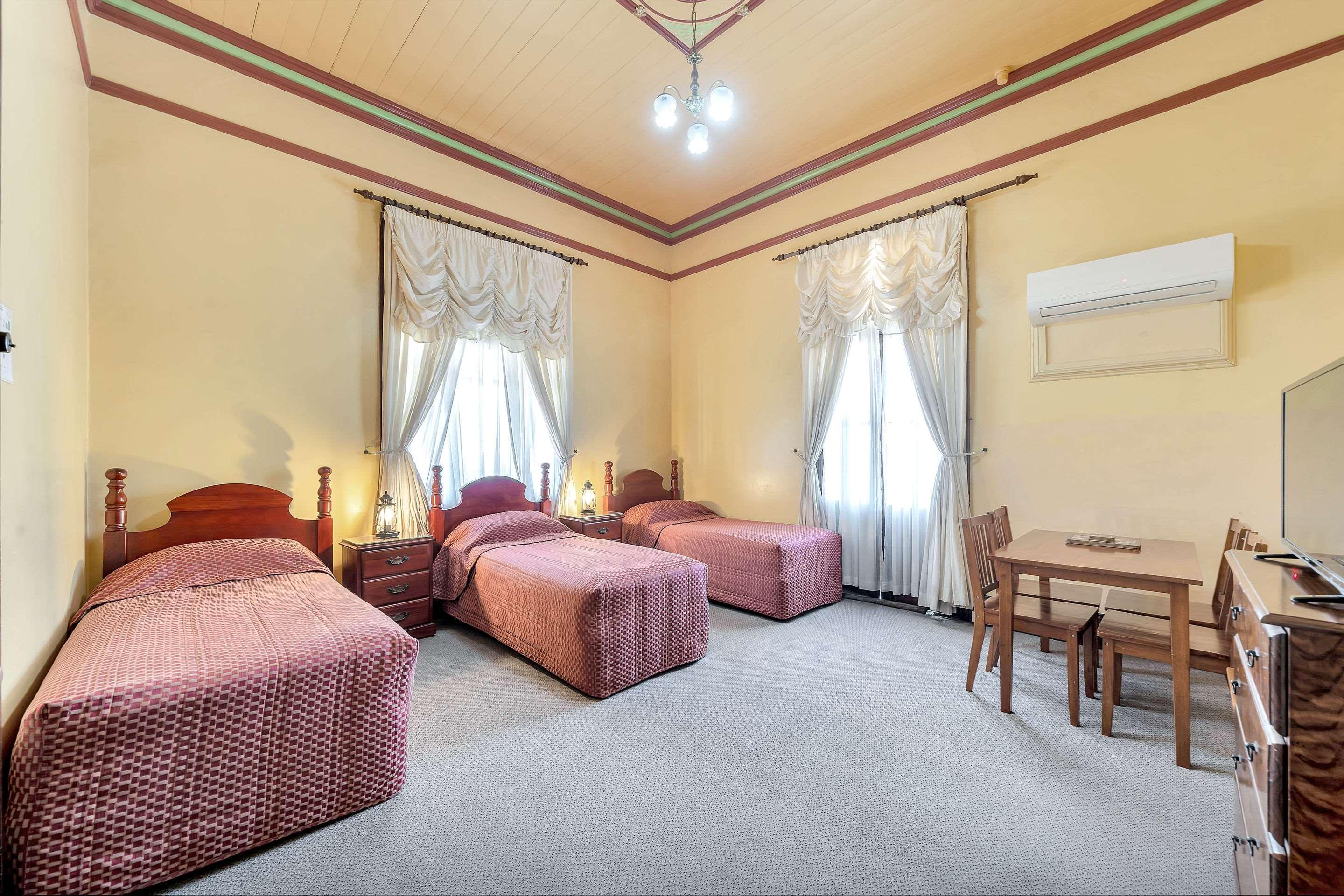 Warwick Settlers Inn Екстер'єр фото