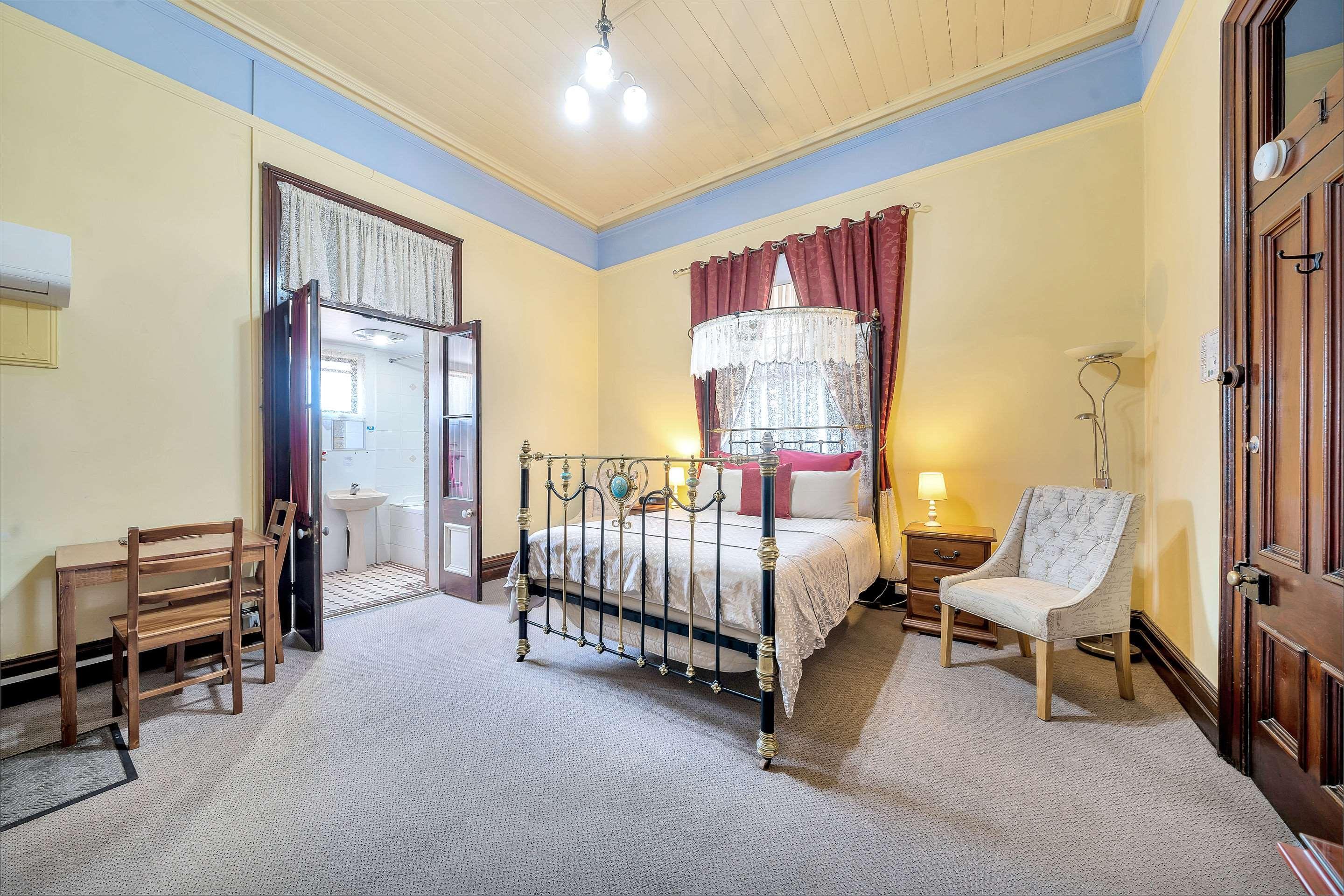 Warwick Settlers Inn Екстер'єр фото