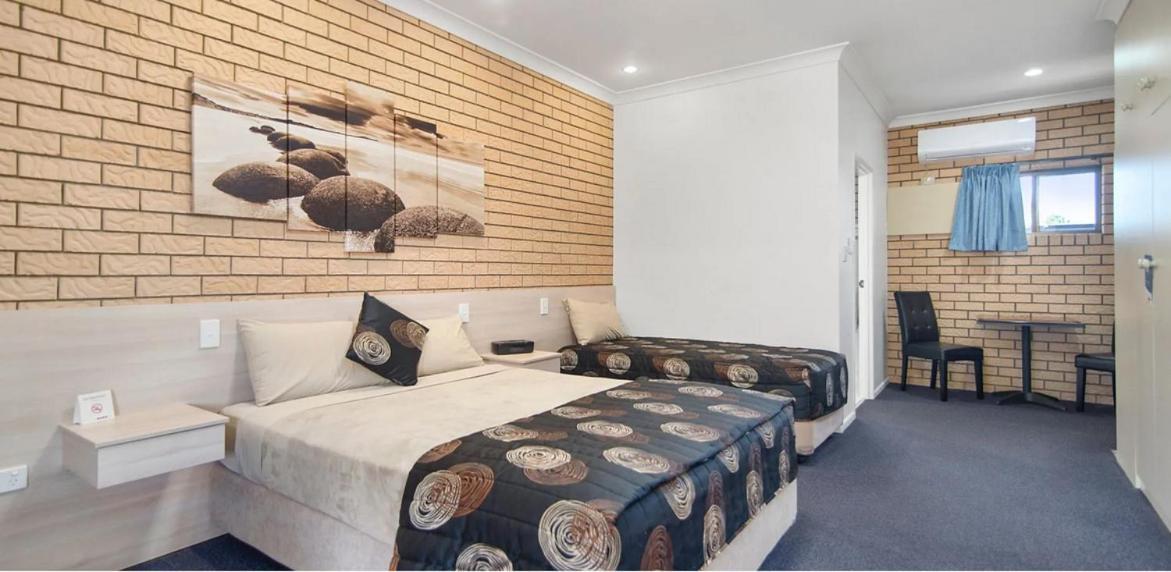 Warwick Settlers Inn Екстер'єр фото