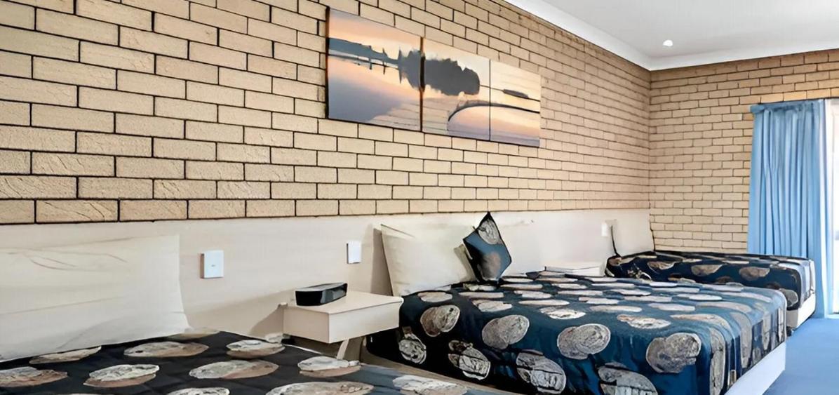 Warwick Settlers Inn Екстер'єр фото