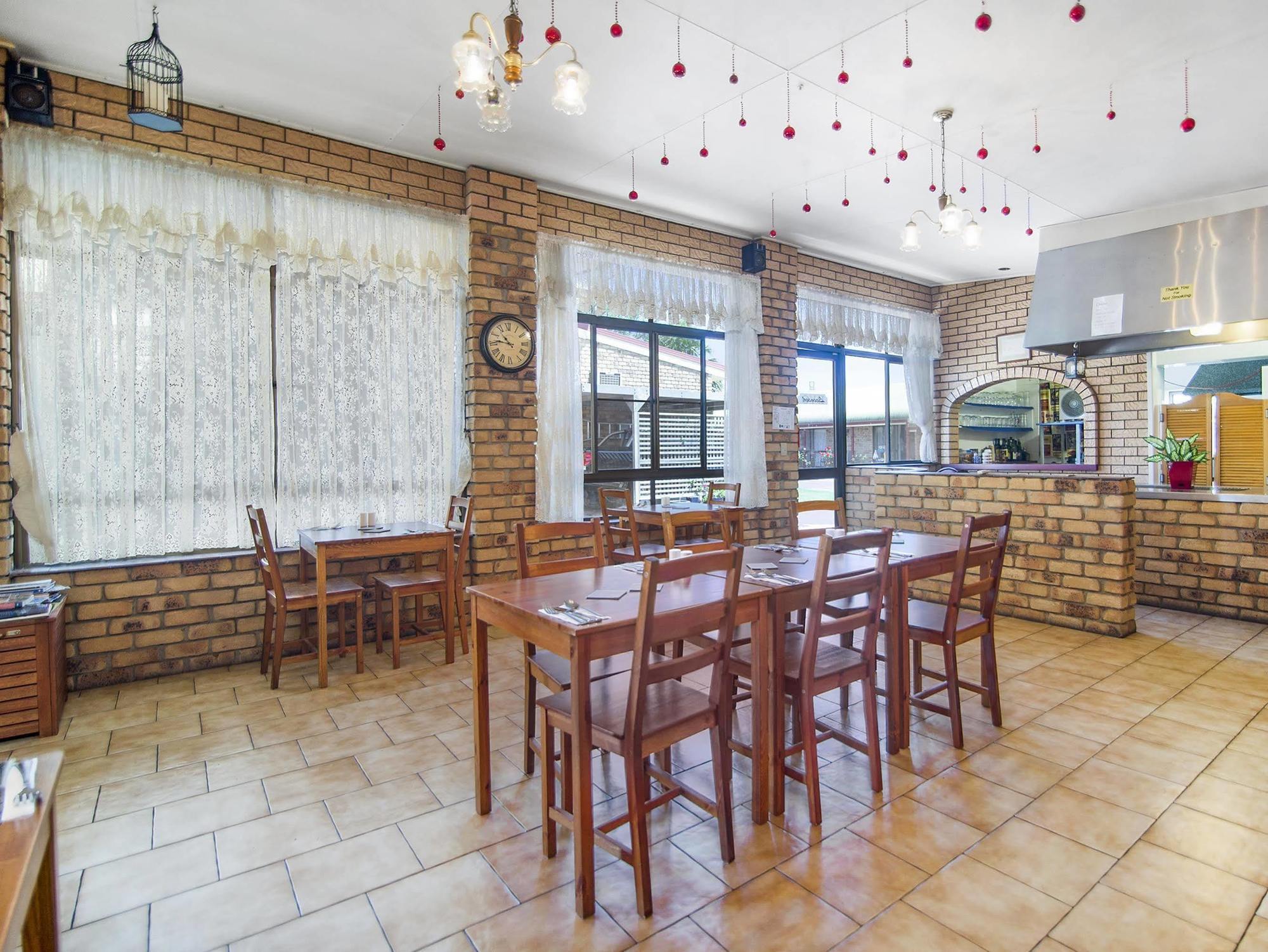 Warwick Settlers Inn Екстер'єр фото