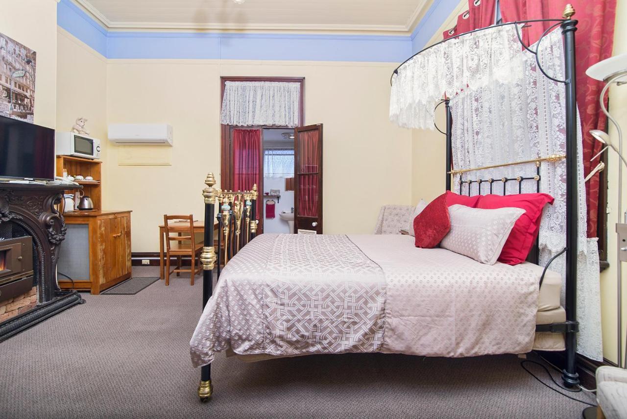 Warwick Settlers Inn Екстер'єр фото